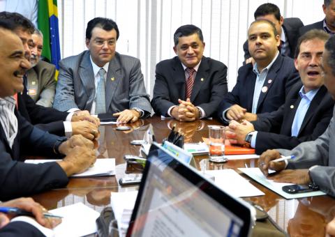 Braga fecha acordo com portuários e greve é suspensa